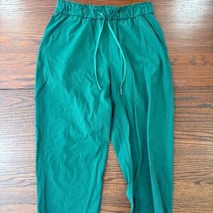 Lululemon Stretch high rise jogger size 8, Everglade green